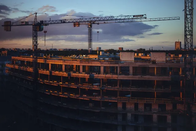 Podesty ruchome - czym są i jakie mają zastosowanie?